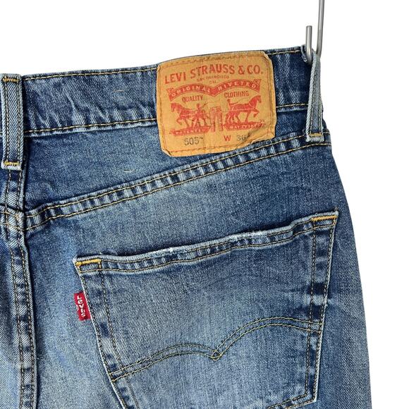 Levi’s 505 Regular Fit Jean Shorts Denim Jorts FLAW Medium Wash Mens 36 - Picture 5 of 7